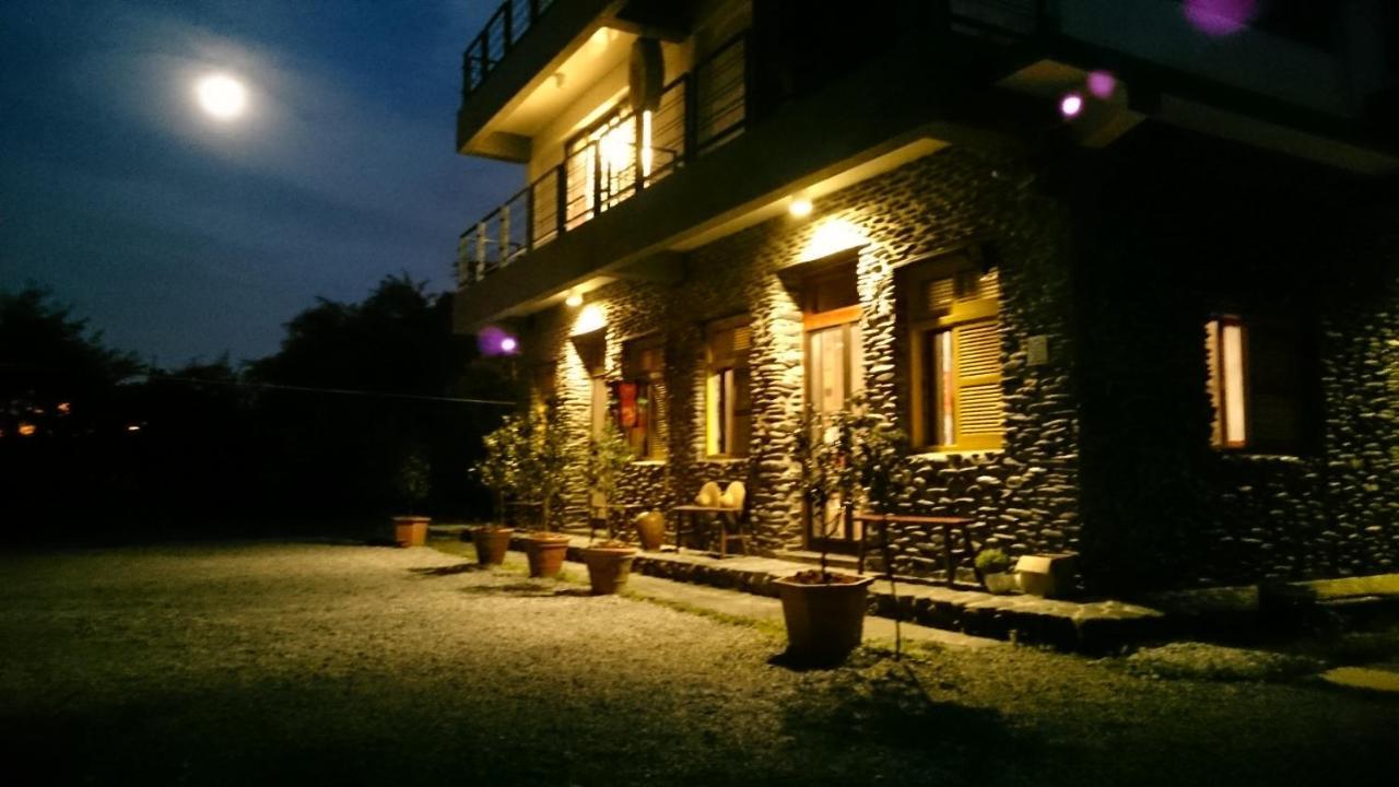 Stone House Homestay Yilan Esterno foto